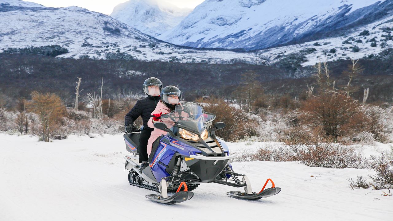 White Adventure with Huskies in Tierra Mayor Valley foto 2