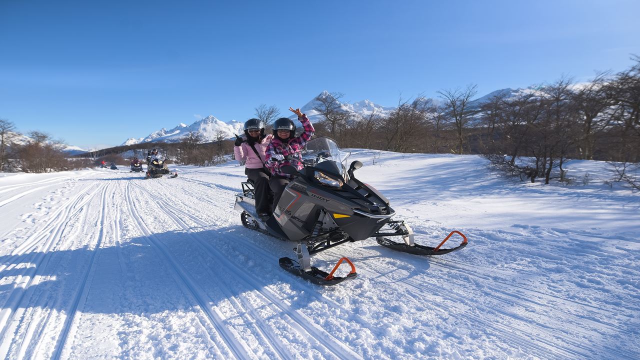 White Adventure with Huskies in Tierra Mayor Valley foto 6