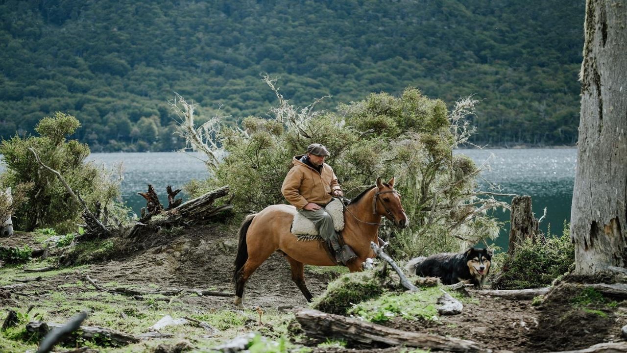Horse Ride Through Lake Hidden (13)