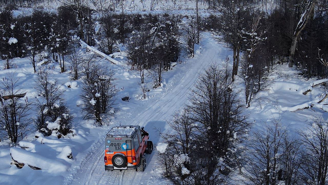 Experiencia Antártica: Motos de Nieve y Exposición "Exploradores Antárticos" foto 4