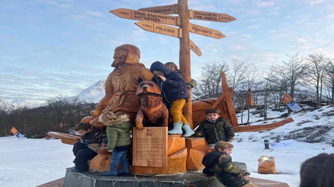 Experiencia Antártica: Motos de Nieve y Exposición "Exploradores Antárticos" foto 5