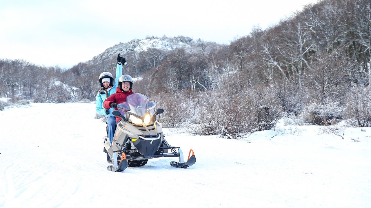 Full-day Winter Experience With Huskies, Snowshoes, And Snowmobile (6)