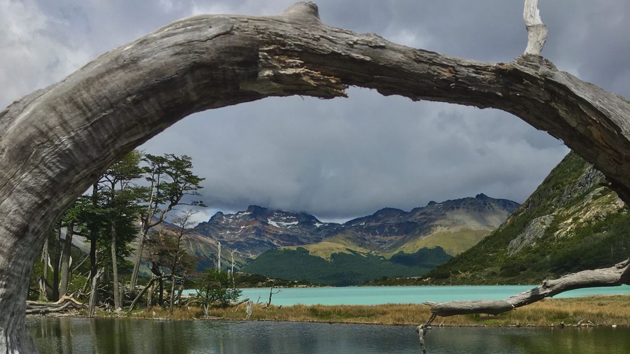 Lagoa Esmeralda Com Almoço Em Uma Cúpula De Montanha (1)